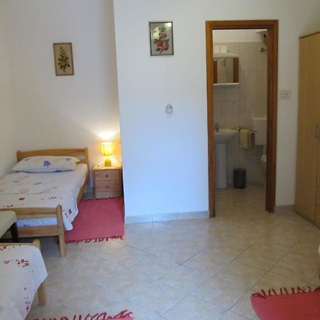 Apartments Vesna With Pool - New! Sveti Lovrec Pazenaticki ห้อง รูปภาพ