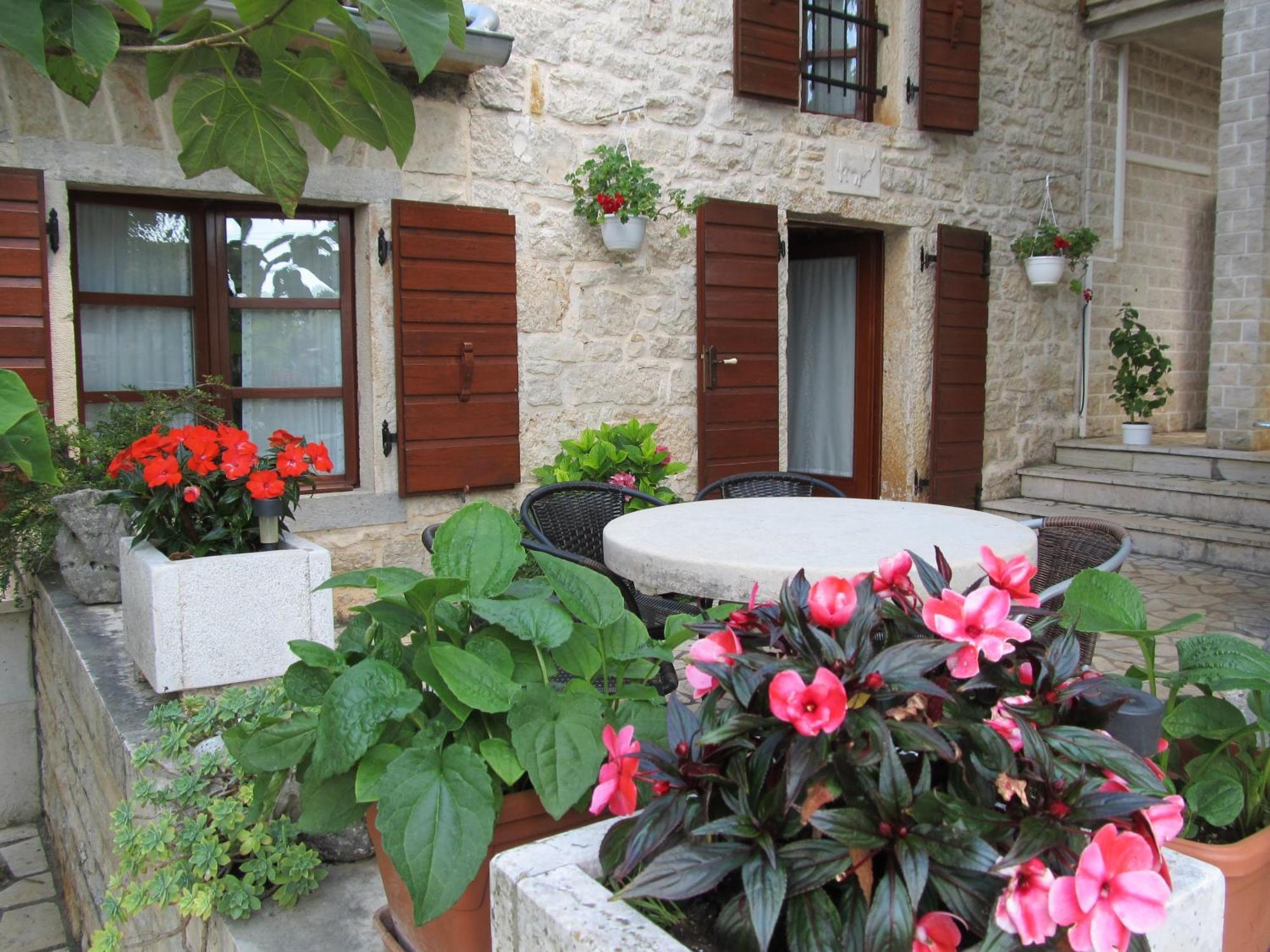 Apartments Vesna With Pool - New! Sveti Lovrec Pazenaticki ห้อง รูปภาพ