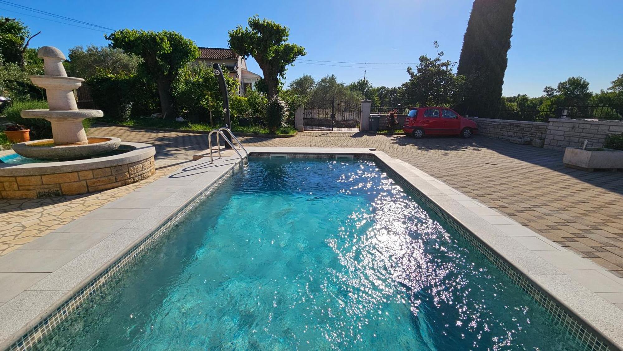 Apartments Vesna With Pool - New! Sveti Lovrec Pazenaticki ภายนอก รูปภาพ